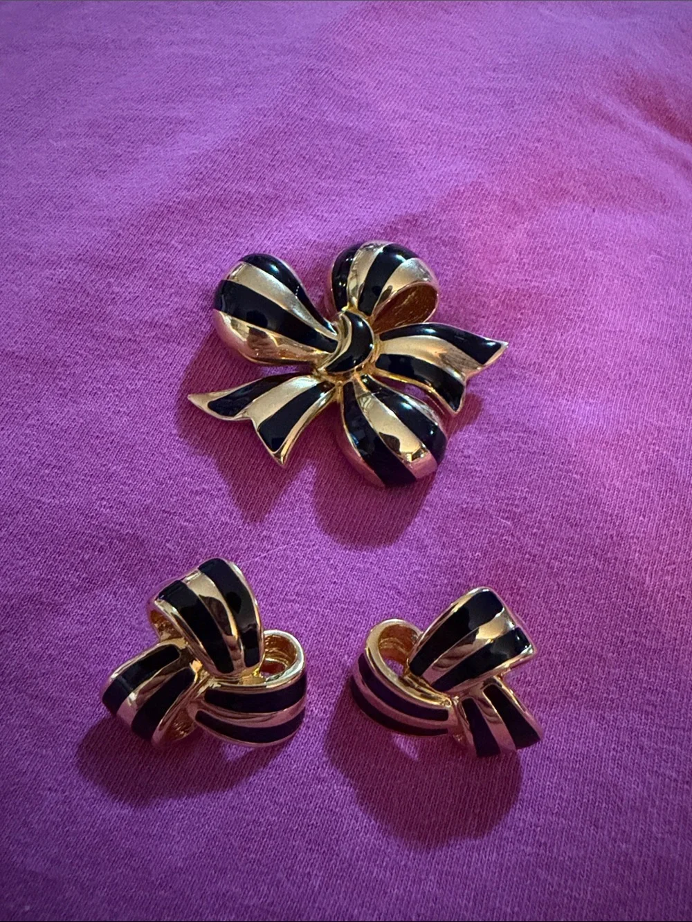 Joan Rivers Vintage Gold Tone and Black Enamel Bow Brooch and Earrings Set